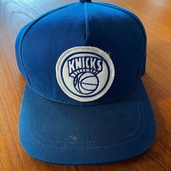 New York Knicks Mitchell & Ness Snapback Hat - Picture 1 of 5
